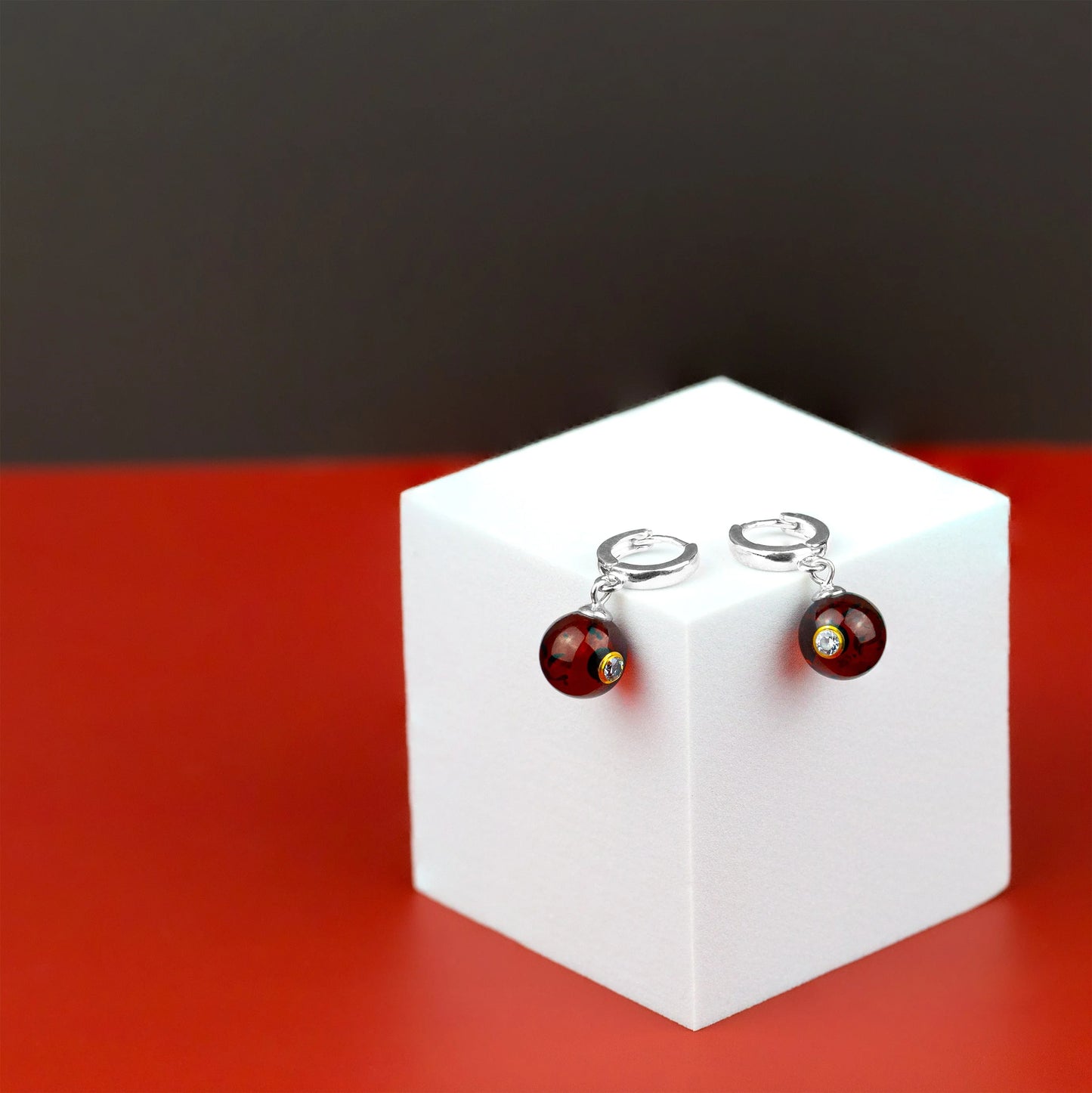 銀耳環配琥珀佮鋯石